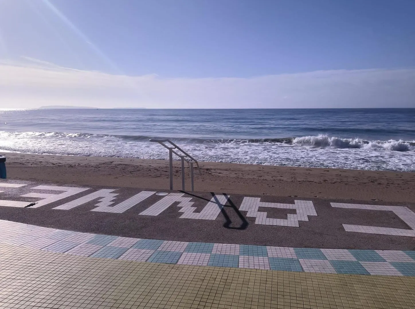 New! Sea View Studio - Beachfront Living In Cannes, Boulevard Du Midi - Nouveau! Studio Vue Mer, Face A La Plage, Les Pieds Dans L'Eau