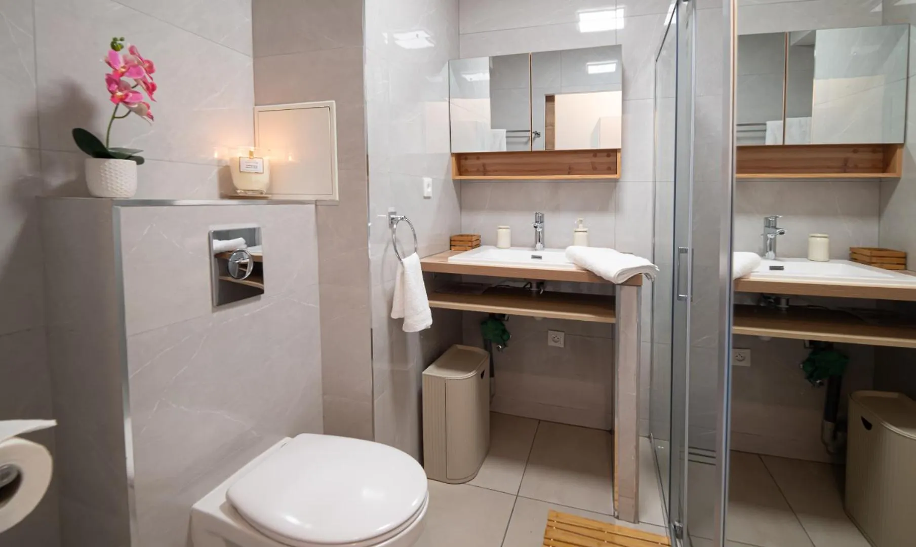 Apartman New! Sea View Studio - Beachfront Living In Cannes, Boulevard Du Midi - Nouveau! Studio Vue Mer, Face A La Plage, Les Pieds Dans L'Eau