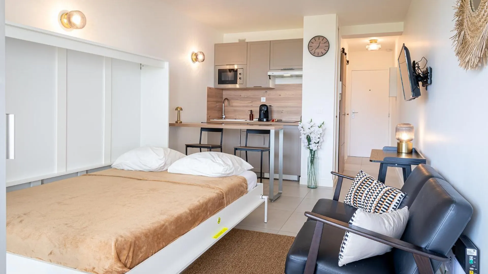 Apartman New! Sea View Studio - Beachfront Living In Cannes, Boulevard Du Midi - Nouveau! Studio Vue Mer, Face A La Plage, Les Pieds Dans L'Eau Franciaország