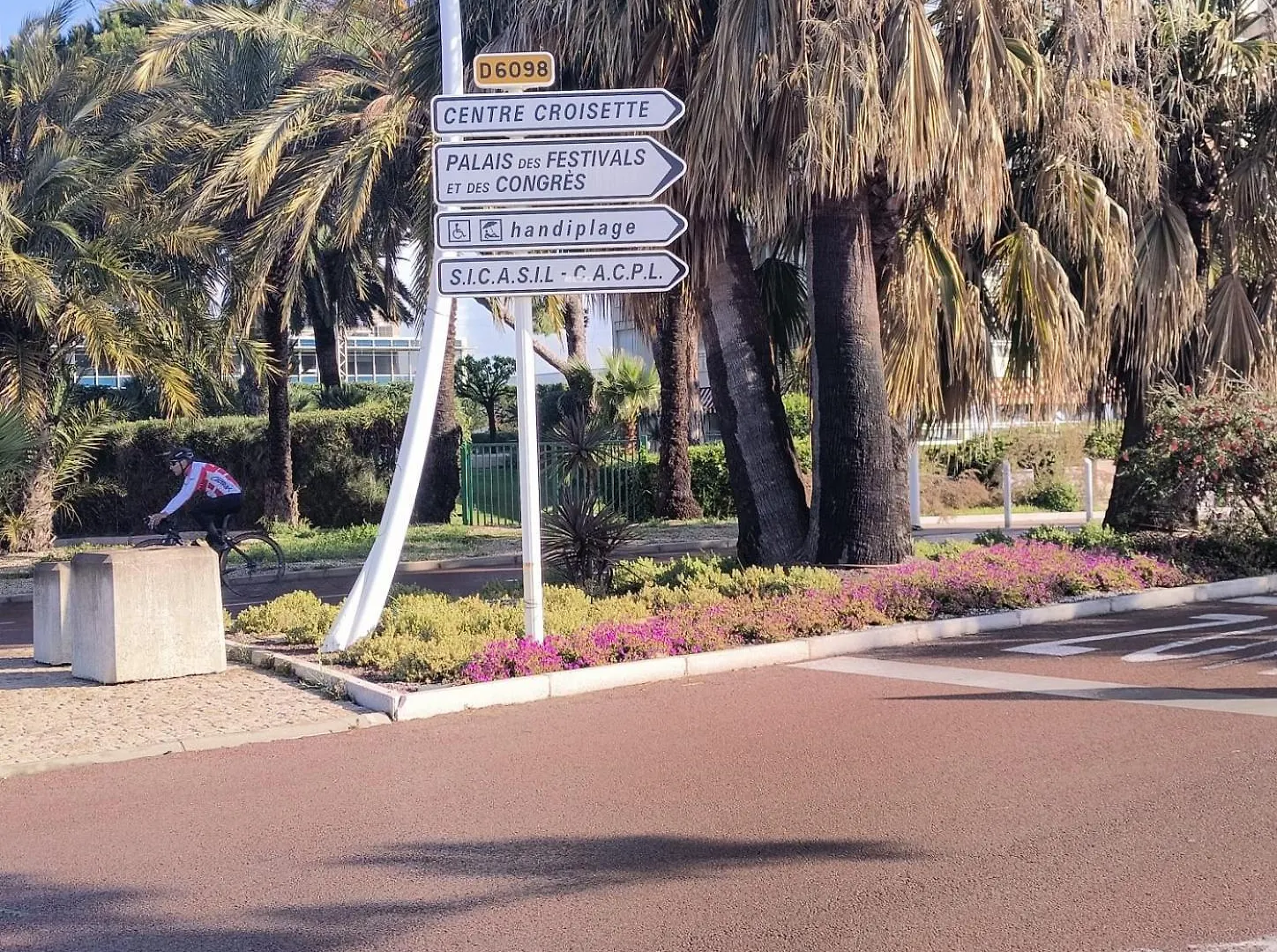 New! Sea View Studio - Beachfront Living In Cannes, Boulevard Du Midi - Nouveau! Studio Vue Mer, Face A La Plage, Les Pieds Dans L'Eau Cannes